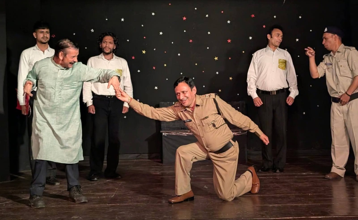 विश्व रंगमंच दिवस: कैसे होली के रंग को थियेटर ने बचाया, नैनीताल में कैसे लोकप्रिय हुए नाटक