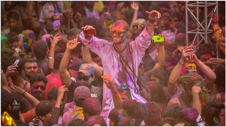 Pushkar Holi 2026: पुष्कर के पुरोहितों ने मानी 'बागेश्वर बाबा' की बात, होली पर इस बार नहीं बजेगा DJ, ना होगी रेव पार्टी!