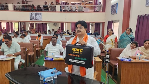 Dhamtari Budget 2026: नगर निगम महापौर रोहरा ने 620 करोड़ 13 लाख का बजट पेश किया, विपक्ष का हंगामा