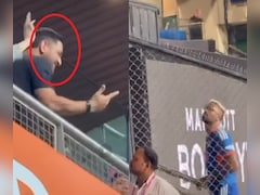 सेमीफाइनल में जीत के तुरंत बाद गुरु धोनी से मिलने चले आए हार्दिक पंड्या, ऐसे किया माही का सम्मान