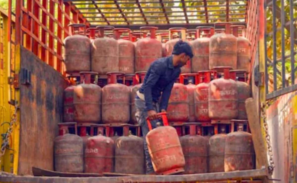 LPG Cylinder Booking: व्हाट्सऐप से कैसे कर सकते हैं इंडेन गैस सिलेंडर की बुकिंग? यहां जानिए स्टेप बाय स्टेप प्रोसेस