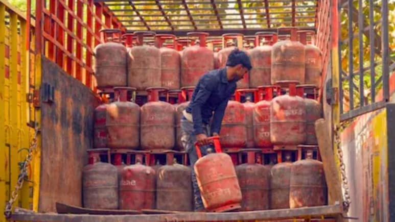 LPG Cylinder Booking: व्हाट्सऐप से कैसे कर सकते हैं इंडेन गैस सिलेंडर की बुकिंग? यहां जानिए स्टेप बाय स्टेप प्रोसेस
