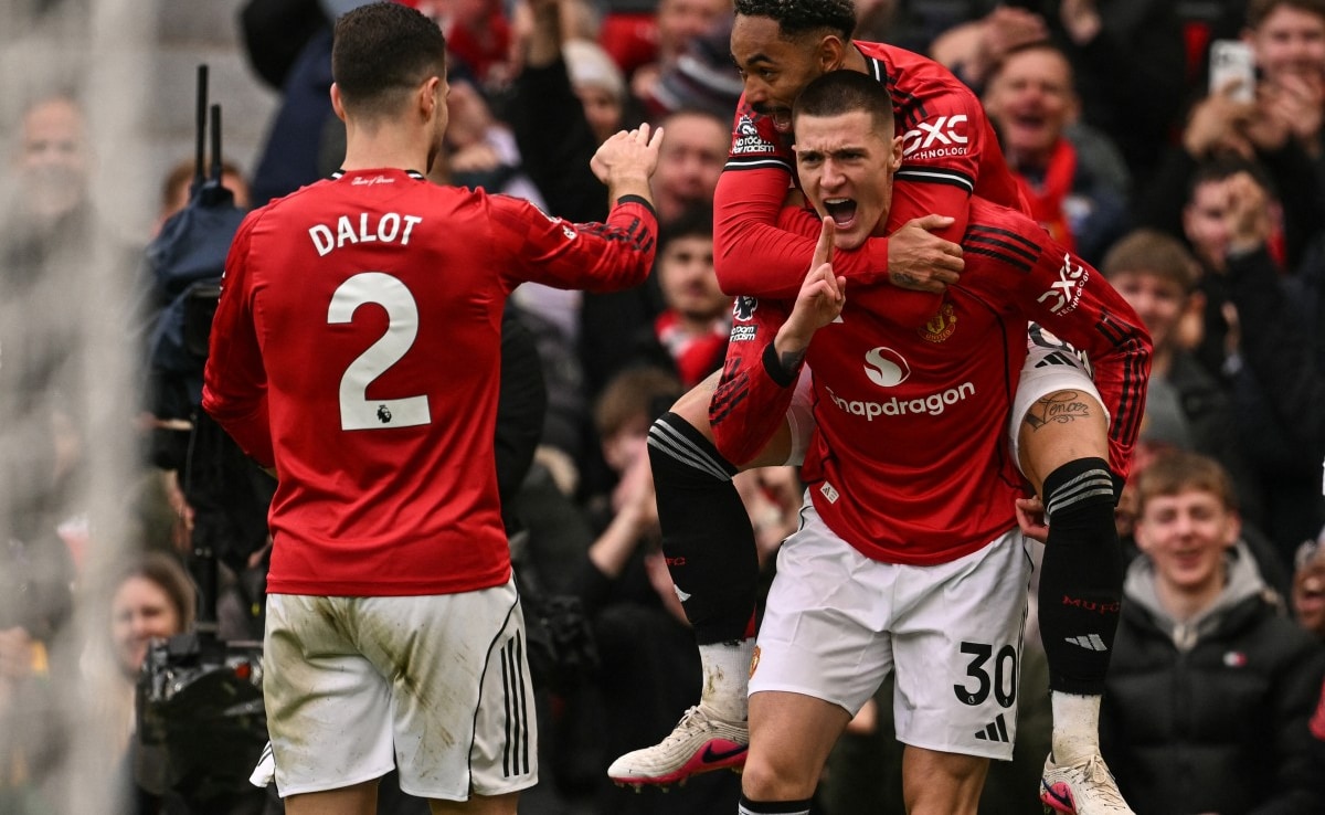 Manchester United Sink Aston Villa To Boost Premier League Top Four Bid