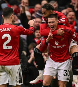 Manchester United Sink Aston Villa To Boost Premier League Top Four Bid