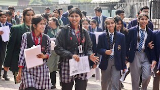 होली 2026 पर स्कूलों की छुट्टी का कन्फ्यूजन, जानिए 3 या 4 मार्च कब बंद रहेंगे स्कूल?