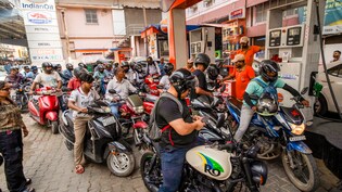 ईरान-इजरायल जंग के बीच भारत में पेट्रोल-डीजल का पैनिक, 15% बढ़ी मांग; कई शहरों में राशनिंग प्रक्रिया शुरू