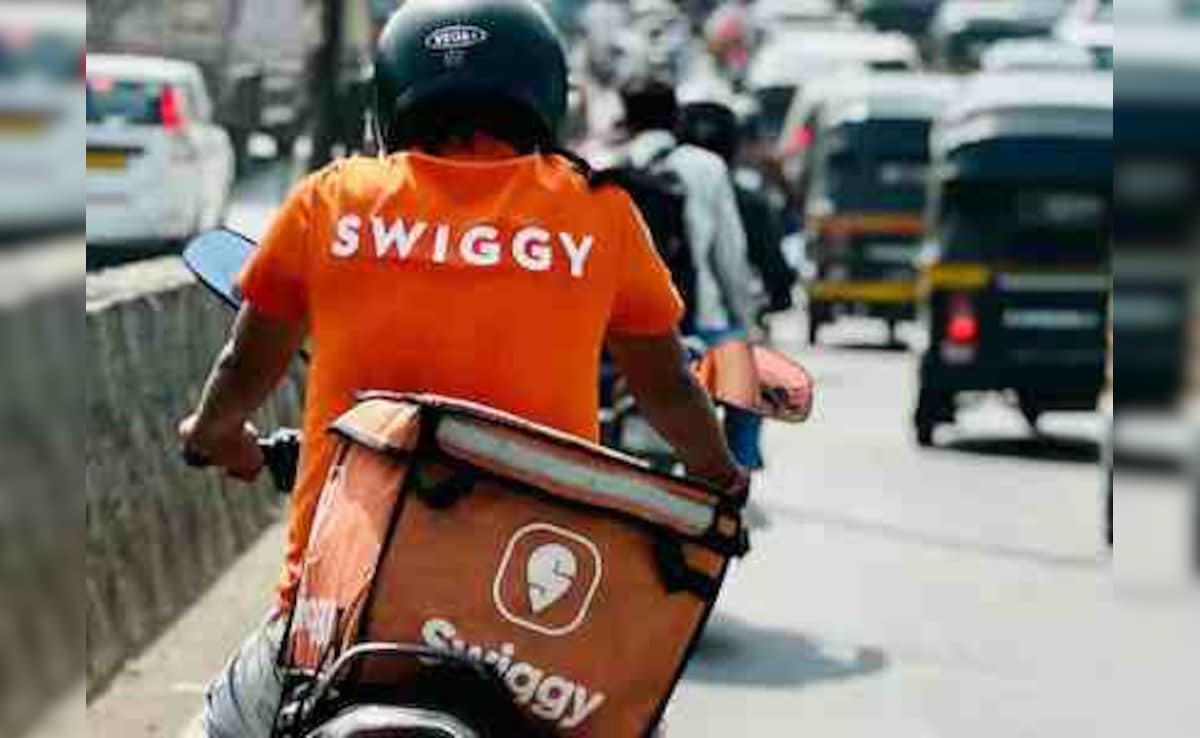 गिग वर्कर्स यूनियन ने कहा- 30 ऑर्डर से घटकर रह गए 5, कमर्शियल गैस की कमी से 60% तक घटे फूड ऑर्डर