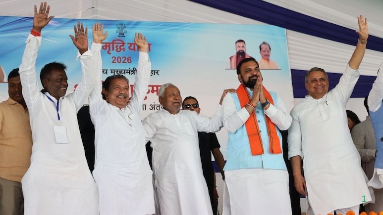 अब सम्राट ही सब देखेंगे.. बेटे निशांत को भी बढ़ा रहे, बिहार में सीएम फेस पर नीतीश कुमार क्या दे रहे हैं संकेत?