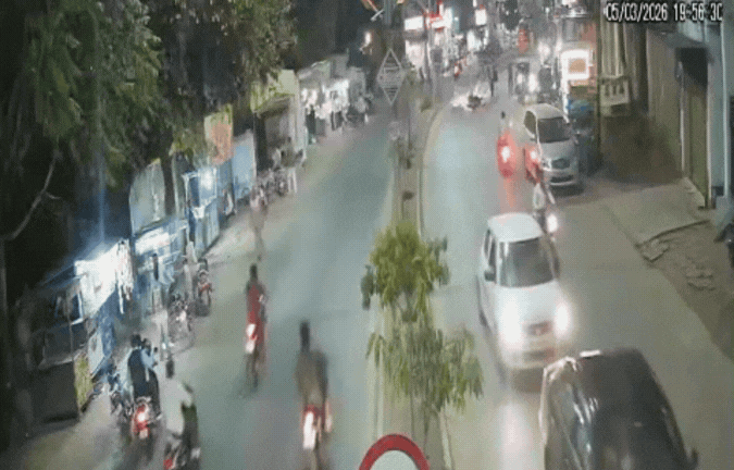 VIDEO: कैमरे में कैद हुआ खौफनाक एक्सीडेंट, 100 मीटर तक घिसटी तेज रफ्तार बाइक