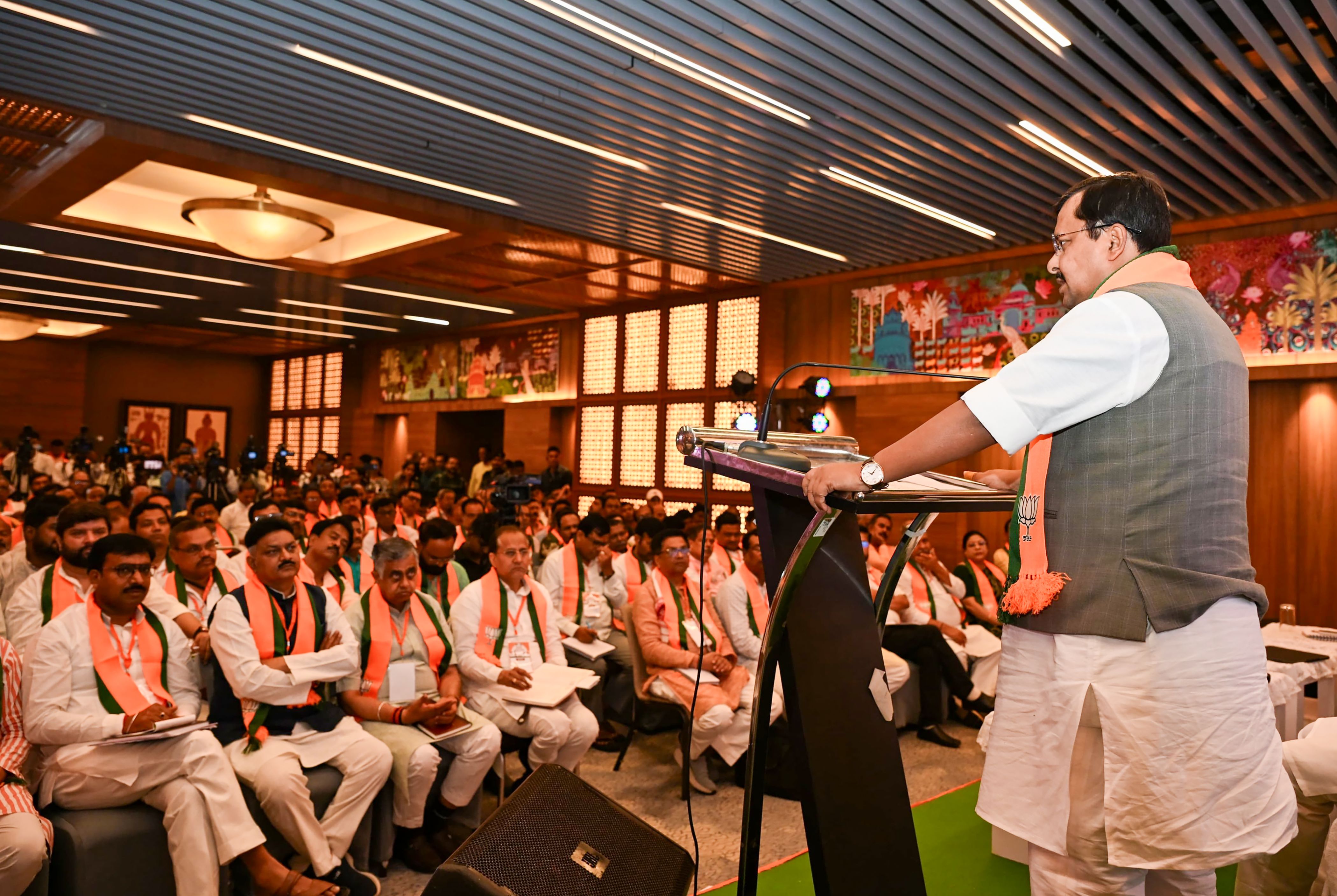 बीजेपी अध्यक्ष नितिन नवीन और मुख्यमंत्री ममता बनर्जी