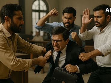 भोपाल कोर्ट में वकील की पिटाई! पूर्व सांसद के बेटे पर हमला, अदालत परिसर में हड़कंप