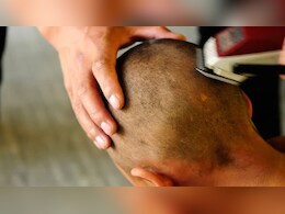 शादी के दबाव से परेशान महिला ने मुंडवा लिया सिर, वीडियो हुआ वायरल, बोलीं- 'आजादी बालों से ज्यादा जरूरी है'