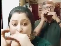 माउथ ऑर्गन पर पति पत्नी की खूबसूरत जुगलबंदी, राज कपूर के हिट सॉन्ग को नए अंदाज में किया पेश, वीडियो वायरल