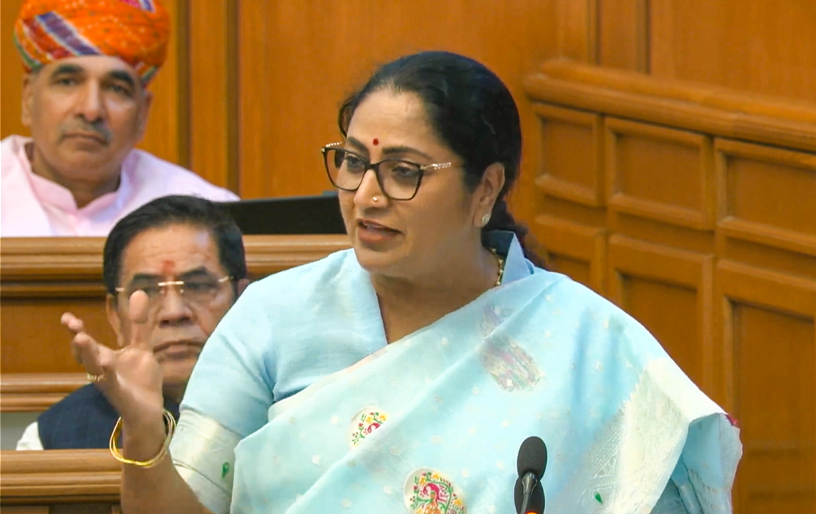 दिल्ली में 1 करोड़ महिलाएं, किसको कैसे मिलेंगे 2500 रुपये? पोर्टल खुलेगा, जिस पर अप्लाई कर पाएंगे&nbsp;