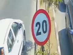 जबलपुर में ई-रिक्शा चालक की चप्पलों से पिटाई, हाथ जोड़कर माफी मांगी, फिर भी पीटता रहा कार वाला