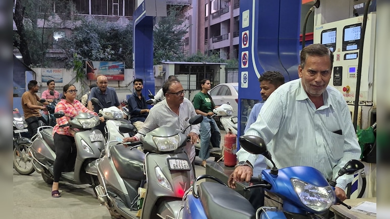Petrol-Diesel Prices Today: नोएडा से सस्&zwj;ता पेट्रोल-डीजल दिल्&zwj;ली में, आज रविवार को क्&zwj;या हैं दाम, फटाफट जान लें अपने शहर के रेट