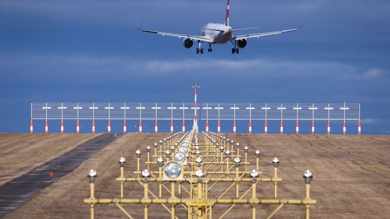 Noida Airport: पीपीपी मॉडल से तैयार हुआ नोएडा एयरपोर्ट, ILS System से बनेगा 'हाई-टेक', जानिए क्या-क्या होगी सुविधा