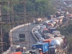 VIDEO: रामनवमी पर 5 किमी लंबा ट्रैफिक जाम, मुंबई-पुणे एक्सप्रेसवे पर रेंगती दिखी गाड़ियां, फंसे सैकड़ों यात्री