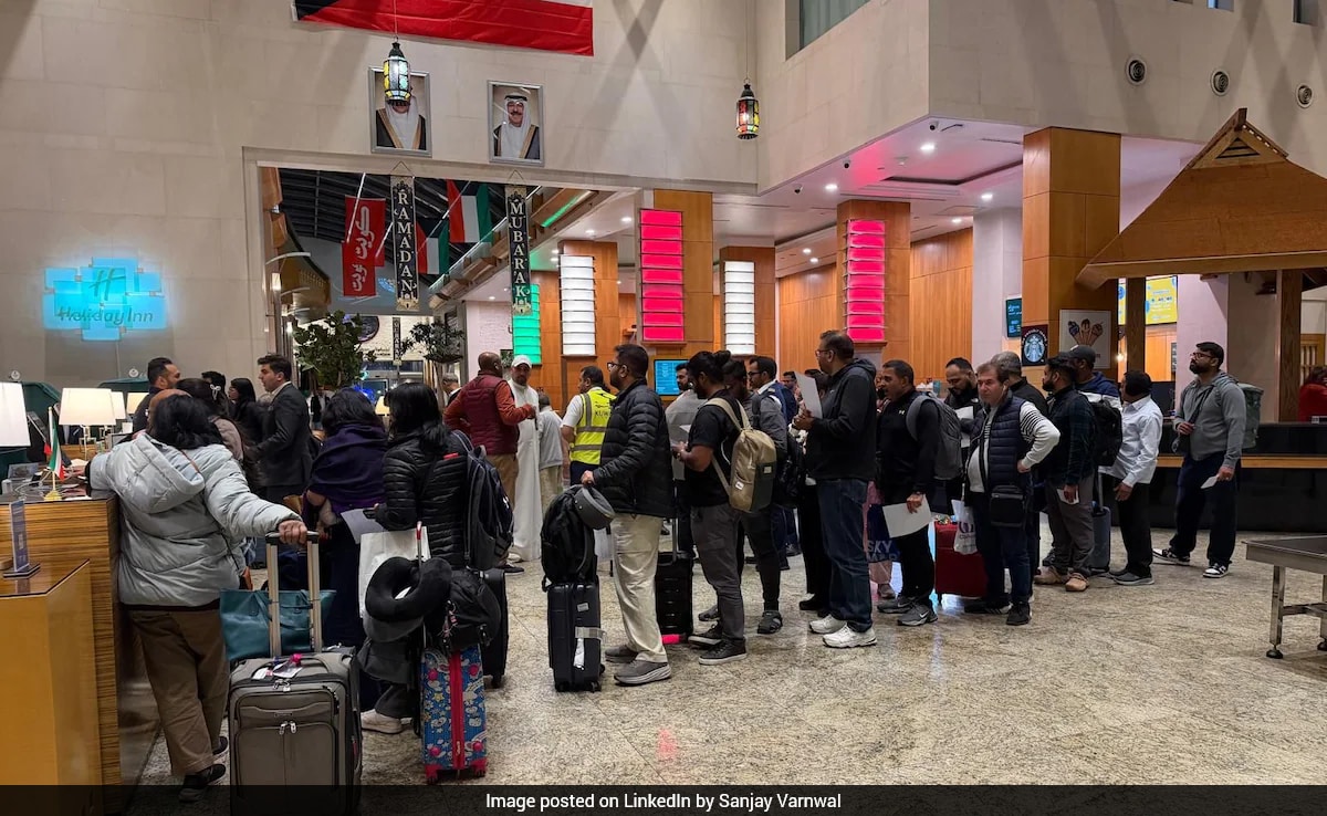 Indian Entrepreneur Stranded In Kuwait As Flight Turns Back Mid-Air: “Waiting For Airspace To Open” Indian Entrepreneur Stranded In Kuwait As Flight Turns Back Mid-Air: “Waiting For Airspace To Open”