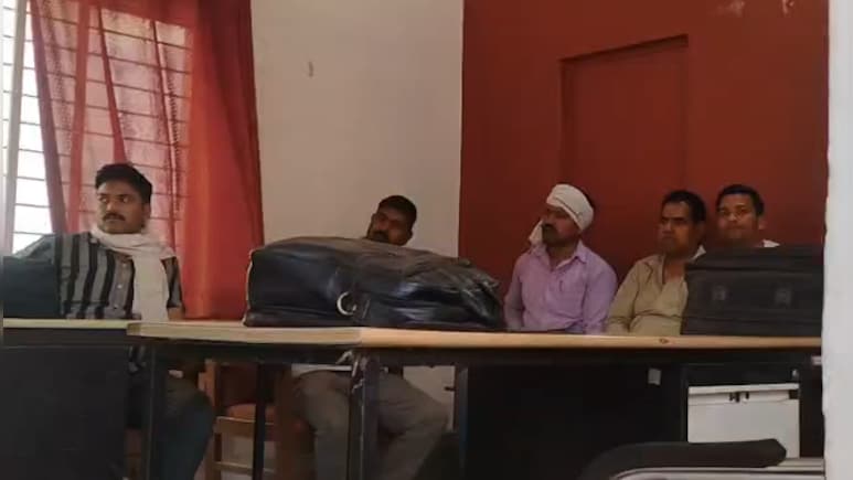 एमपी के शिवपुरी में लोकायुक्त का बड़ा एक्शन, RI देवेंद्र जैन 4 हजार की रिश्वत लेते रंगे हाथ गिरफ्तार