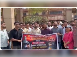 विदेश से डॉक्टरी पढ़कर आए छात्रों का NMC के खिलाफ दिल्ली में जोरदार प्रदर्शन, जानें क्या है पूरा विवाद