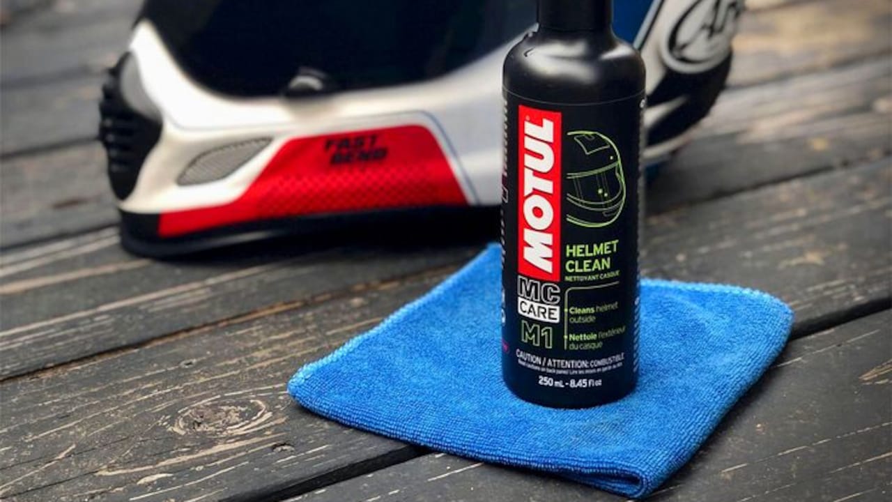 Top 10 Tips To Remove Helmet Odour That Wont Go Away Even After Cleaning