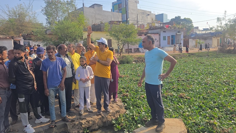 IAS क&zwj;िशोर कन्&zwj;याल: कौन हैं वो ज&zwj;िला कलेक्&zwj;टर, जो नदी को बचाने के ल&zwj;िए 5 क&zwj;िलोमीटर चले पैदल