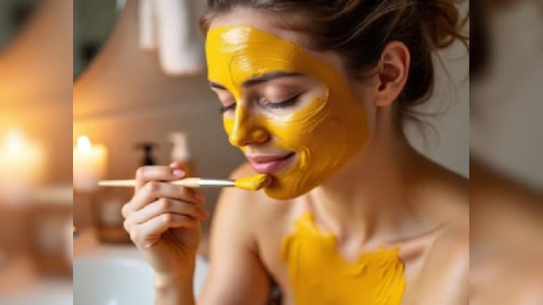 गर्मियों की टैनिंग नहीं करेगी परेशान, बस संतरे के छिलके में मिलाकर लगा लें किचन में मौजूद ये चीजें