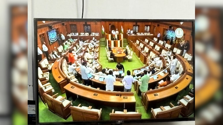 CAG रिपोर्ट पर बहस, प्रवेश वर्मा ने सदन में केजरीवाल को लेकर लगाए ये आराेप