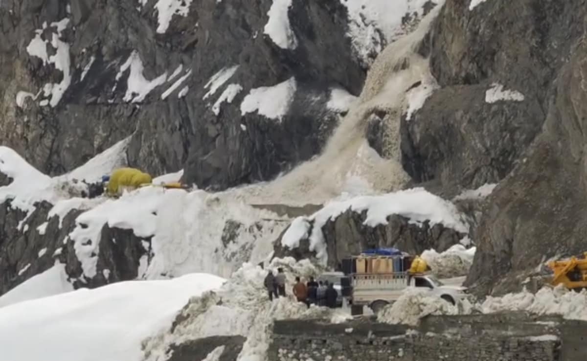 7 Killed, 5 Injured In Avalanche At Zojila Pass, Which Connects J&Okay And Ladakh