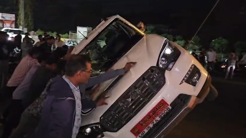 Sagar Road Accident: भाजपा जिला उपाध्यक्ष यश अग्रवाल की कार की जोरदार टक्कर, बाल-बाल बचे; चालक गंभीर रूप से घायल