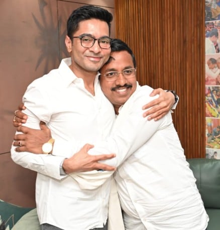 अभिषेक बनर्जी से मुलाकात करतीं पवित्रा कर 