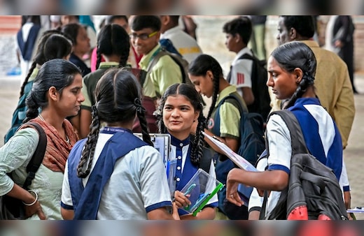 Bihar Board 12th Result 2026: मजदूरी कर पिता ने पढ़ाया, बेटी ने रचा इतिहास, इंटरमीडिएट में बनी 2nd Topper