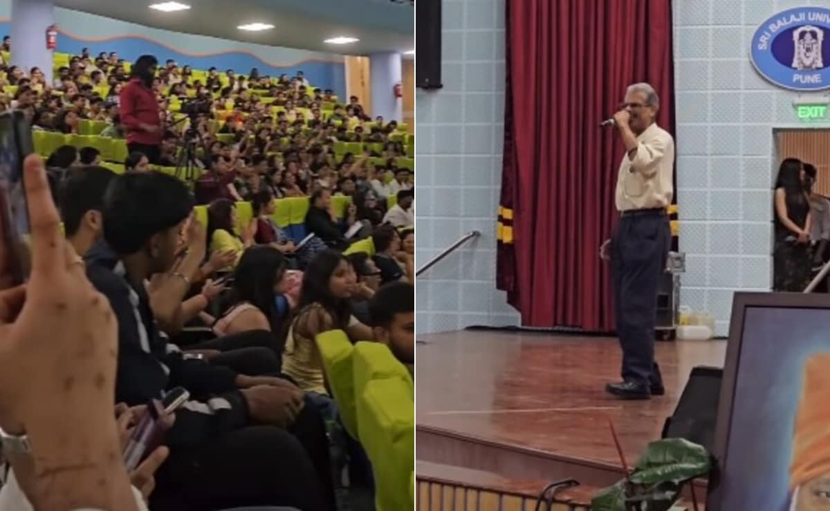 प्रोफेसर का ऐसा टैलेंट नहीं देखा होगा! दमदार आवाज में महबूबा’ गाकर मचा दिया धमाल, सुनकर झूम उठे स्टूडेंट्स