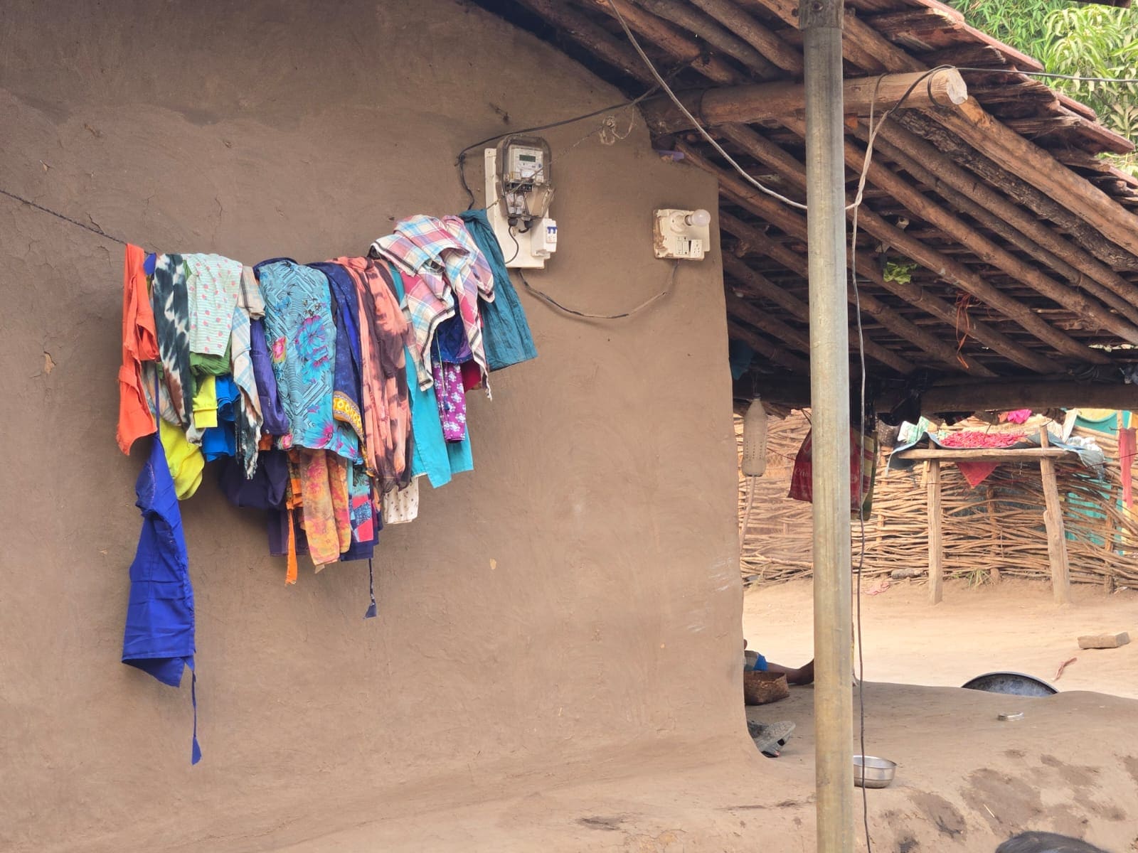 Madvi Hidma Village puvarti: हिड़मा के गांव में अब बिजली भी पहुंच गई है. जिससे ग्रामीणों का जीवन आसान हुआ है. Madvi Hidma Village puvarti: हिड़मा के गांव में अब बिजली भी पहुंच गई है. जिससे ग्रामीणों का जीवन आसान हुआ है.