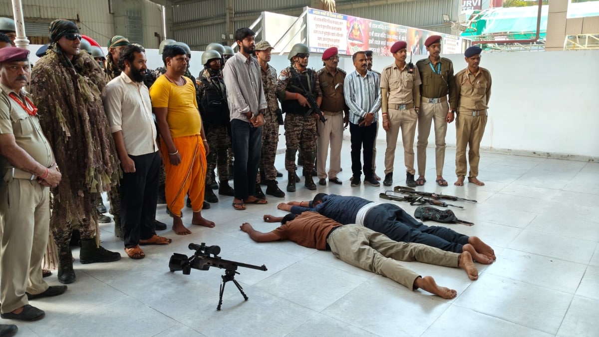 मंदिर के कर्मचारी और दर्शनार्थी हैरान रह गए थे