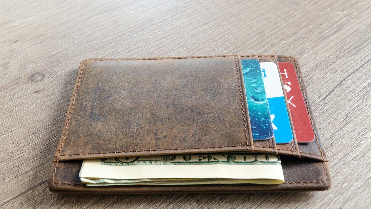 Why Compact Card Holders Are Replacing Traditional Wallets Why Compact Card Holders Are Replacing Traditional Wallets