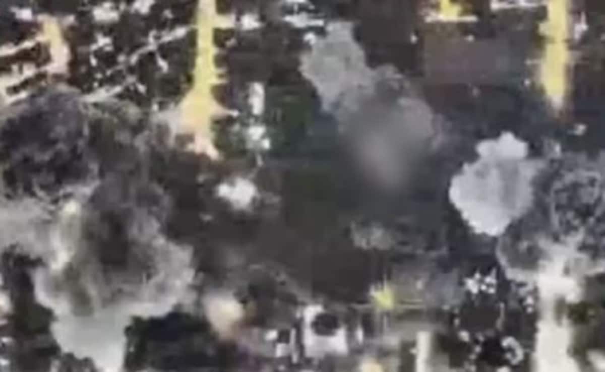 50 फाइटर प्लेन से गिरे बम और खामेनेई के बंकर हो गए खाक... इजरायली सेना ने जारी किया वीडियो