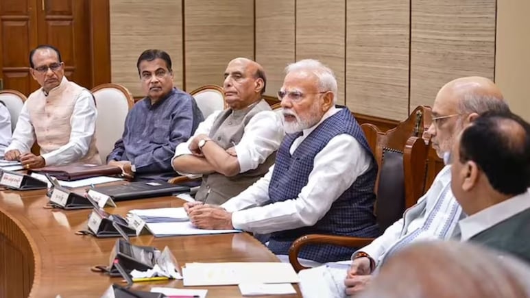 LIVE Updates: मिडिल ईस्ट जंग के बीच अलर्ट मोड में केंद्र सरकार, संसद भवन में बुलाई सर्वदलीय बैठक