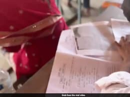 महाराष्ट्र के बीड में कक्षा 10वीं की साइंस परीक्षा के दौरान नकल करते हुए दिखे स्टूडेंट्स, खुलेआम चली चीटिंग