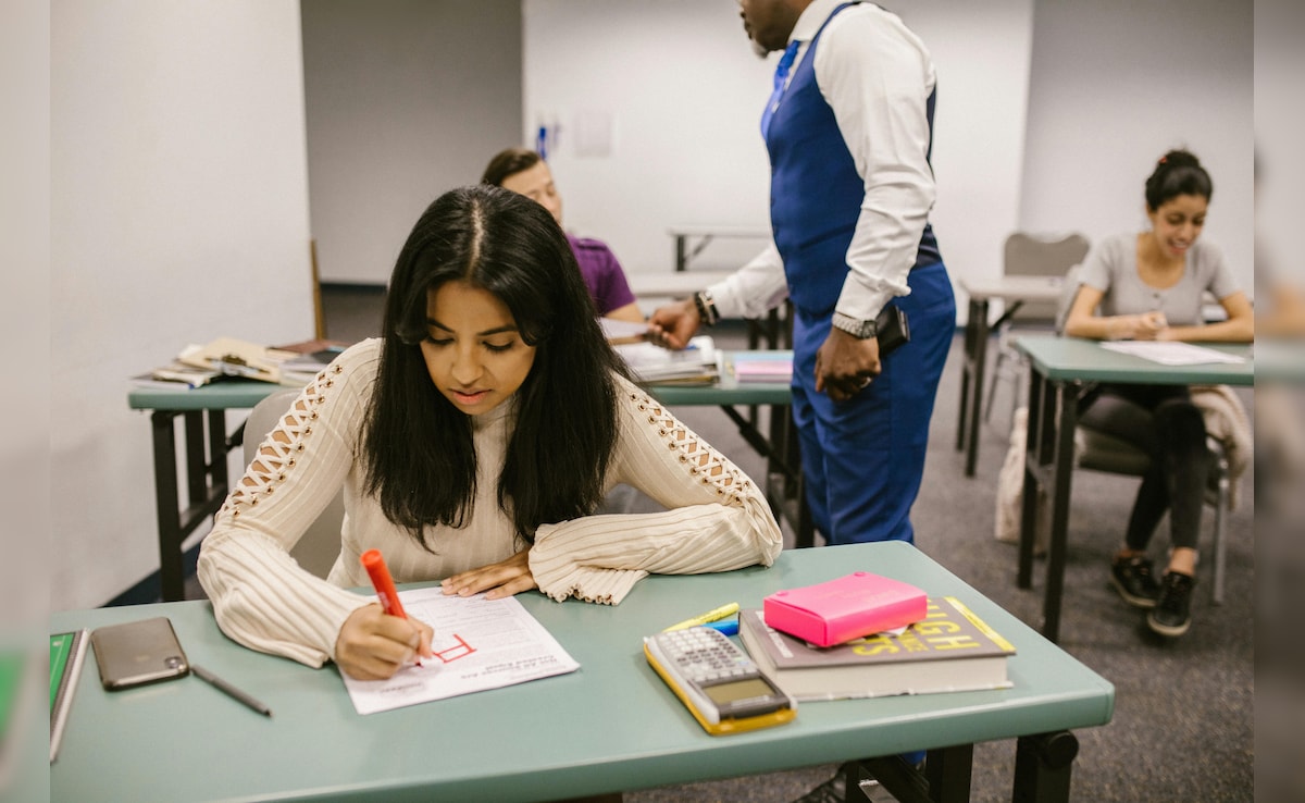 10वीं बोर्ड परीक्षा साल में दो बार: क्या छात्र हो रहे हैं लापरवाह? जानिए Experts की राय