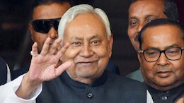 LIVE:  CM आवास में बैठक खत्म, बाहर निकले नीतीश कुमार; ललन सिंह और विजय चौधरी साथ मौजूद