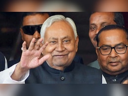 LIVE:  CM आवास में बैठक खत्म, बाहर निकले नीतीश कुमार; ललन सिंह और विजय चौधरी साथ मौजूद