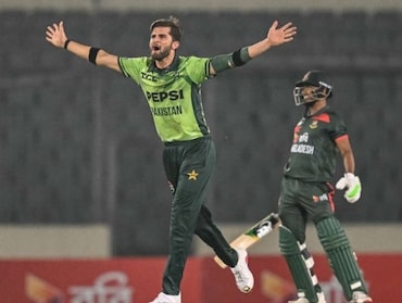 PAK vs BAN: बल्ले के बाद गेंद से भी गरजे माज, पाकिस्तान ने दूसरे वनडे में बांग्लादेश को 128 रनों से रौंदा