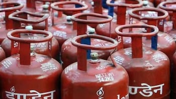 Gas Shortage: LPG Black Market Is Booming As Digital Systems Fail India's Households