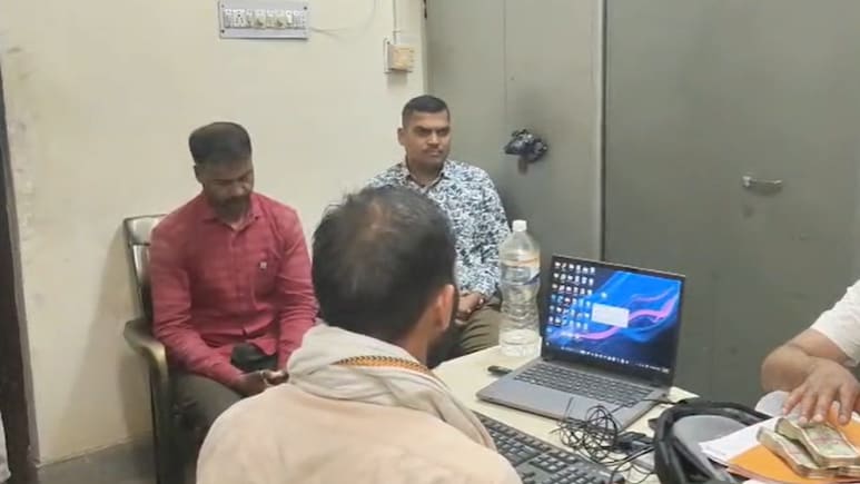 ACB Action: 150000 रुपये रिश्वत लेते पकड़ा गया तहसीलदार, 350000 रुपये की हुई थी डील