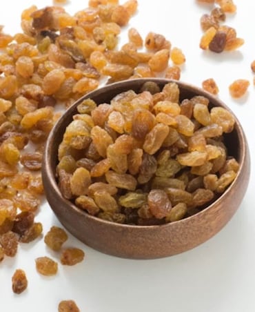 Benefits Of Drinking Soaked Raisins Water