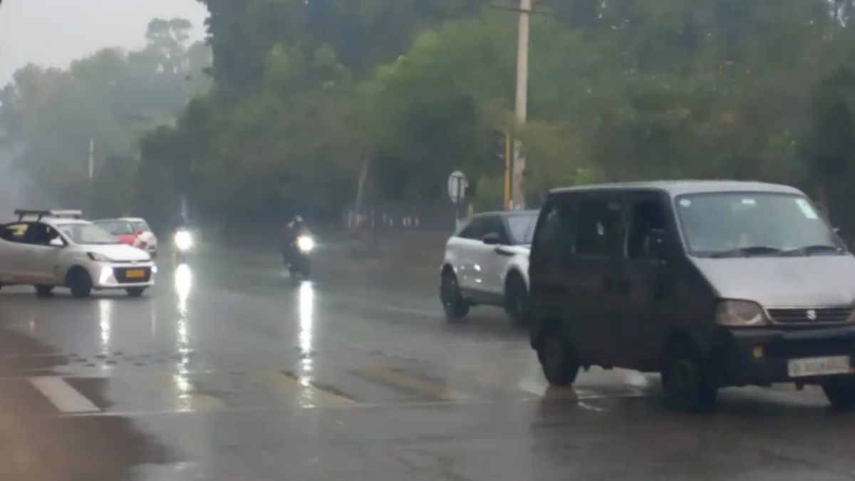 Delhi-NCR Wakes Up To Light Rain, Thunderstorms, More Showers Likely