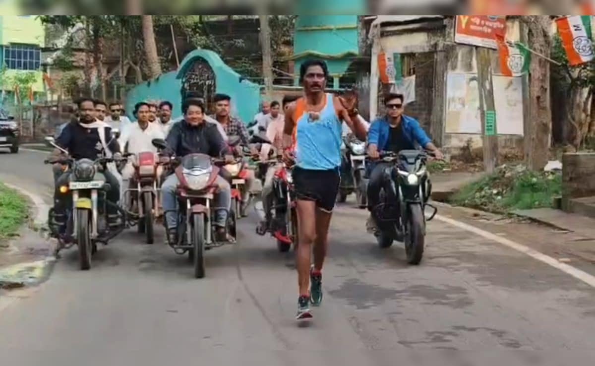 न कार, न कोई काफिला... गंजी और हाफ पैंट में 12 KM दौड़कर अभिषेक बनर्जी की सभा में पहुंचे TMC उम्मीदवार