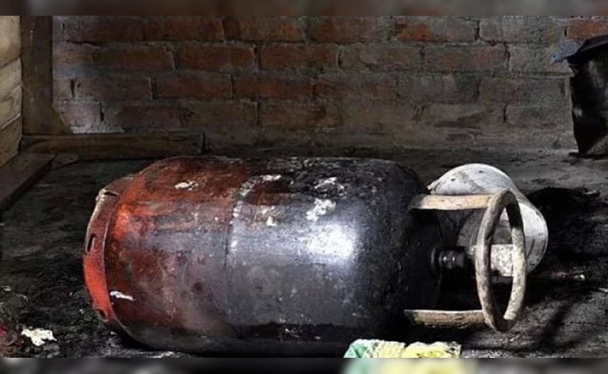 गुरुग्राम में खाना बनाते समय फटा 5 किलो का सिलेंडर, बिहार के 5 मजदूर गंभीर रूप से झुलसे, AIIMS रेफर